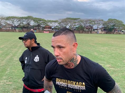 Latihan Perdana Dapat Pujian Sang Pelatih Radja Nainggolan Saya Fokus