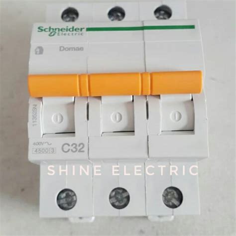 Jual MCB Schneider 3 Phase 3 Pole 32A 32 A 32Ampere Merlin Gerin Domae