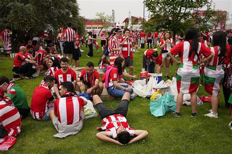 Las Fotos De La Final La Afici N Se Vuelca Con El Athletic En Sevilla