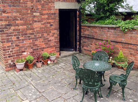 Jug And Glass Cottage In Nether Langwith Near Mansfield Nottinghamshire Sleeps 5