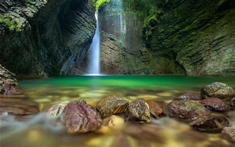 Wallpaper Pemandangan Air Terjun Batu Alam Refleksi Paparan