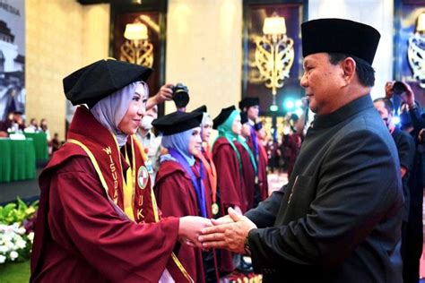 Menhan Prabowo Mengisi Akhir Pekan Hadiri Wisuda Universitas Kebangsaan