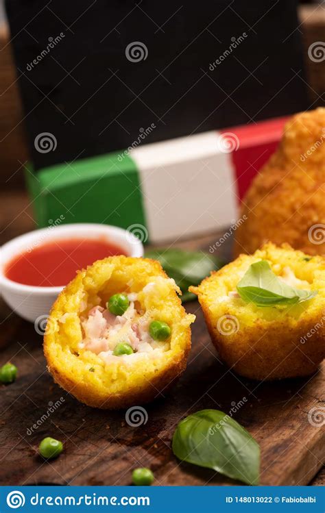 Bolas De Arroz Deliciosas Feitas Arroz Fritado Prato T Pico Da