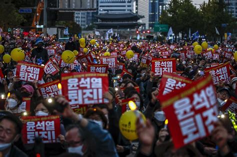 ‘윤석열 퇴진 대규모 촛불집회에 색깔 공세 퍼붓는 권성동 민중의소리