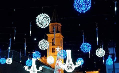 Fondón juega con el color e ilumina su Navidad con más de 250 000