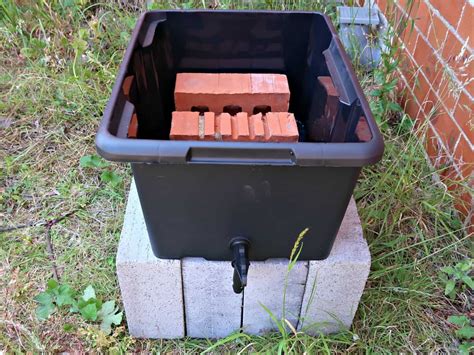 DIY Wormery: How To Make A Worm Compost Bin • Craft Invaders