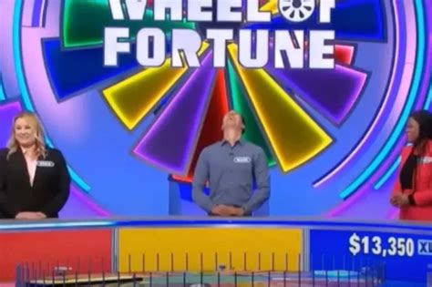 Wheel Of Fortune Contestant Loses 13 000 Holiday Prize Due To Blunder Over Song Title Mirror