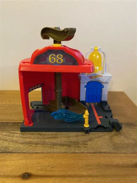 Hot Wheels City Downtown Fire Station Spinout Play Set Fmy Picclick Uk