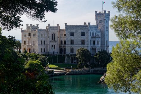 Miramare Castle in Italy, history, architecture and park