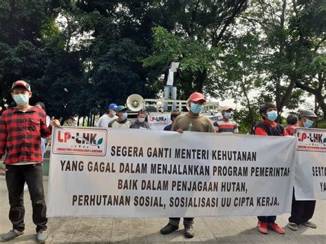 Massa Lp Lhk Demo Kementerian Lhk Kejagung Desak Cabut Izin