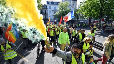 Gilets Jaunes Dans Les Rues De Tarbes Ladepeche Fr