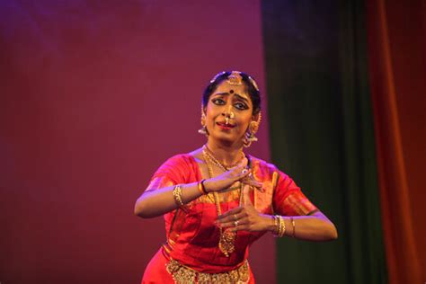 Kathak Dance Bilder Stock Fotos And Videos Adobe Stock