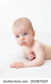 Naked Baby On White Backdrop Foto De Stock 1663962 Shutterstock