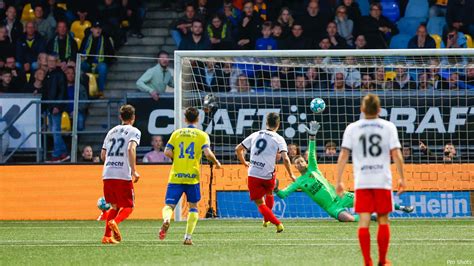 Psv Boekt Belangrijke Zege Op Sparta Sc Cambuur Degradeert