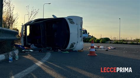 Auto Si Ribalta Alla Rotatoria Sulla Via Per La Marina Uomo Muore All