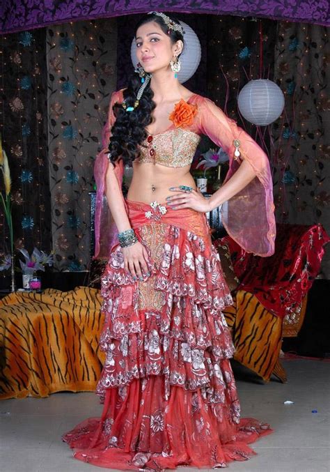 Shruti Hassan Hot Navel Show Pics