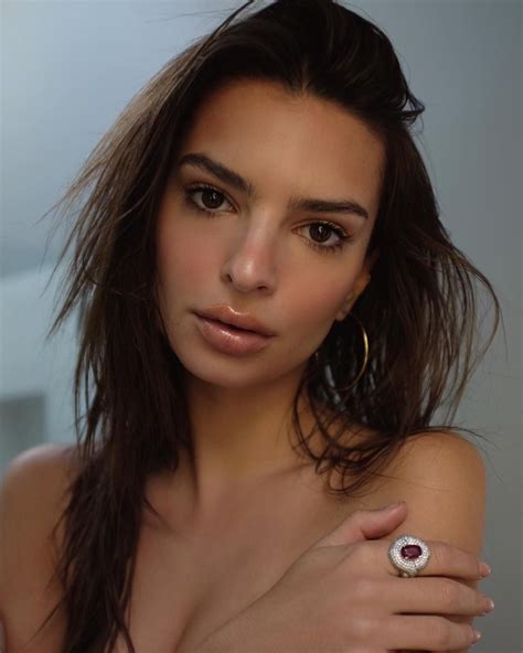 Emily Ratajkowski Sexy 17 Photos  Nude Celebrity