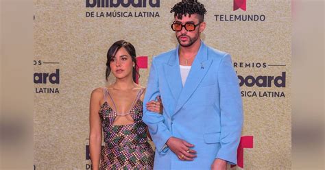 Bad Bunny Y Su Novia Gabriela Berlingeri Se Dejan Ver En Partido De