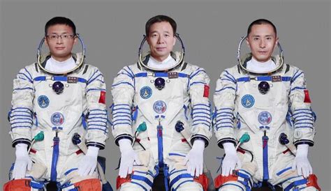 Tiongkok Bersiap Kirim Astronaut Sipil Pertama Ke Luar Angkasa Koran