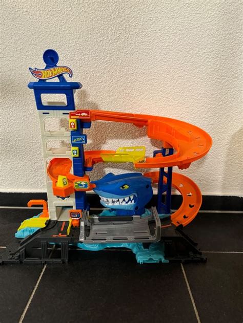 Hot Wheels City Shark Garage Gebraucht in Langnau am Albis für CHF 25 nur Abholung
