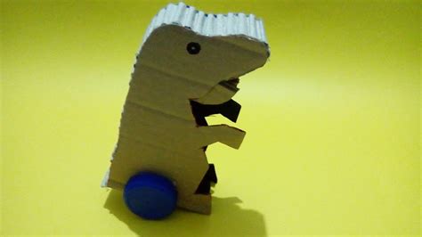 Como fazer DINOSSAURO de papelão e materiais recicláveis DIY