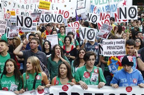 Más de 200 000 estudiantes llenan las calles en una huelga histórica