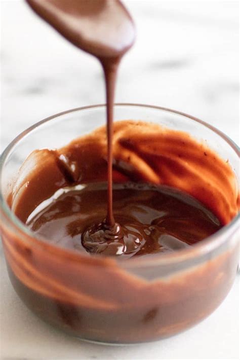 30-Second Easy Chocolate Sauce - Baking Mischief