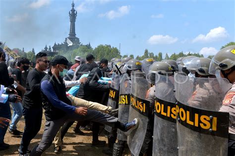 Latihan Sispamkota Polda Bali ANTARA Foto