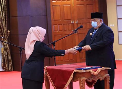 Ali Mazi Lantik Mantan Sekda Kendari Jadi Pejabat Fungsional Ahli Utama