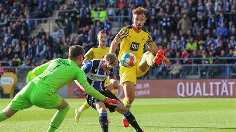 BVB Gregor Kobel Verletzt Borussia Dortmund Gibt Diagnose Bekannt