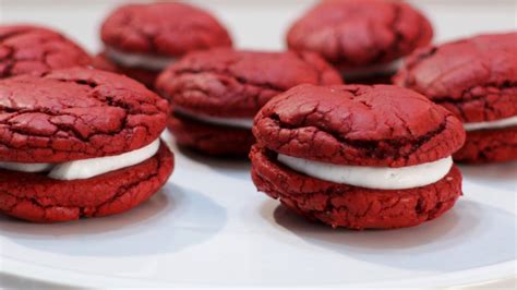 How To Make Red Velvet Whoopie Pies Red Velvet Whoopie Pies Recipe Youtube