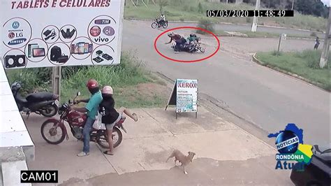 Câmera registra acidente entre duas motos em Ji Paraná veja o vídeo