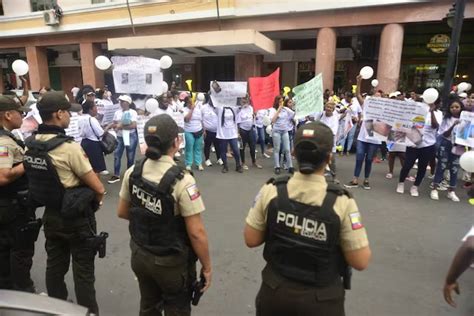 Familiares De Privados De La Libertad En Guayaquil Hicieron Plant N En