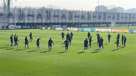 Live Tj Allenamento Terminato Bonucci Cuadrado E Pogba In Campo Con