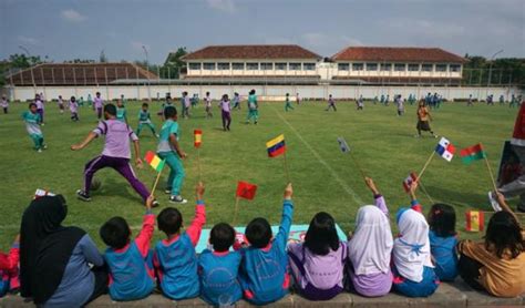 Demam Piala Dunia U 17 Ratusan Siswa SD Di Solo Main Sepak Bola