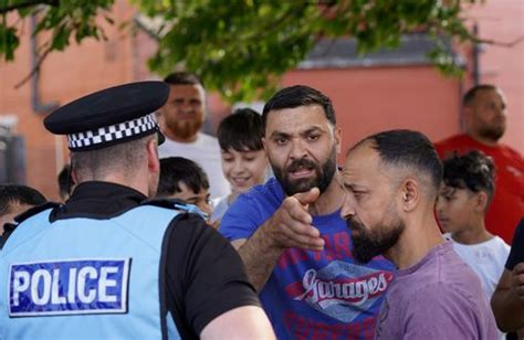 LIVE Leeds Riot Latest As Arrests Made Residents Clash And Police