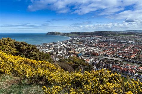 12 Top-Rated Tourist Attractions in Wales | PlanetWare