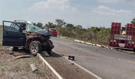 Grave Acidente Deixa Um Bito Ap S Colis O Entre Carro E Caminh O Na