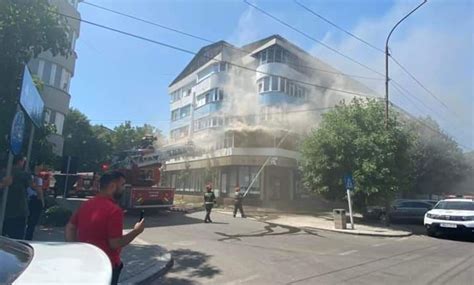 VIDEO Incendiu într un bloc din Slatina 10 persoane evacuate Newsflux