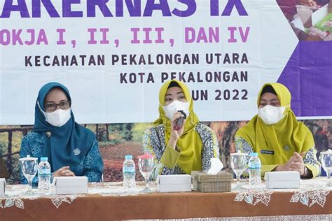 Buka Pembinaan Administrasi PKK Kecamatan Pekalongan Utara Inggit