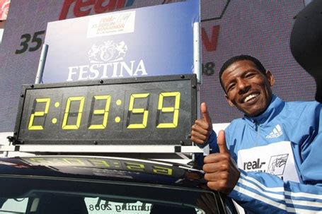 Corredor etíope quebra recorde mundial na Maratona de Berlim