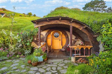 This Movie Set Lord Of The Rings Hobbit Hole Is On Airbnb How To