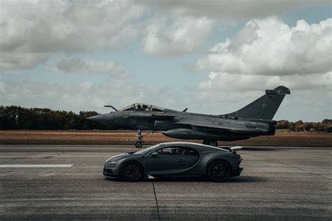 Watch A Bugatti Chiron Race A French Fighter Jet Maxim