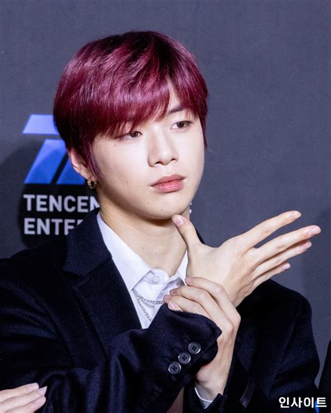 “꽃보다 예뻐”2018 Mama서 생일 맞이한 워너원 강다니엘 인사이트