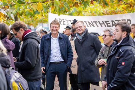 Das Land Unterst Tzt Das Theater L Neburg Insgesamt Mit Ber