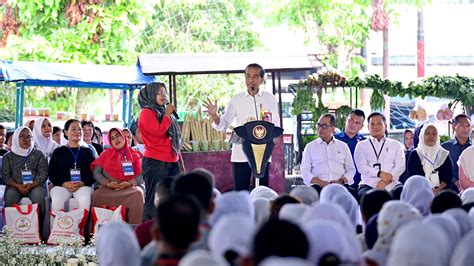 Foto Silaturahmi Dengan Nasabah Pnm Mekaar Presiden Tekankan