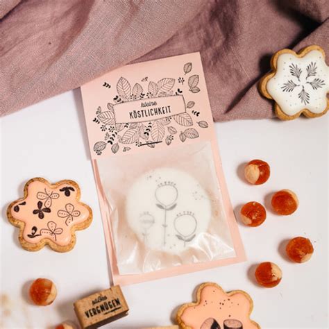 Wrapping Paper V Nude Cats On Appletrees