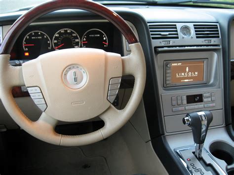 2005 Lincoln Navigator - Information and photos - MOMENTcar