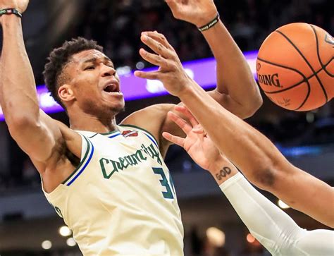 NBA Giannis Antetokounmpo renovó su millonario contrato con Milwaukee