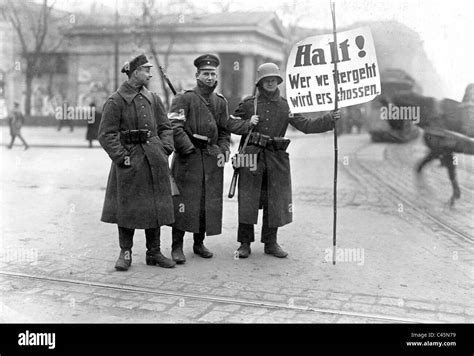 Government soldiers during the Spartacus uprising in Berlin, 1919 Stock ...